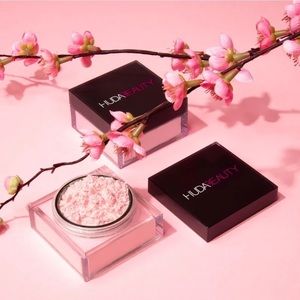 Huda Cherry Blossom loose baking and setting powder
